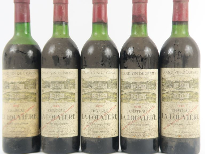 5 BOUTEILLES CHÂTEAU LA LOUVIÈRE GRAVES - 4 de 1976 3 LB/1 HEP/BS - 1 
