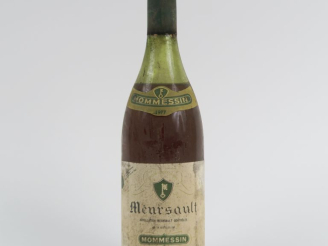 Vente aux enchères 1 BOUTEILLE MEURSAULT MOMMESSIN - 1977 - 5 CM/BS/CAPS ABIMÉE