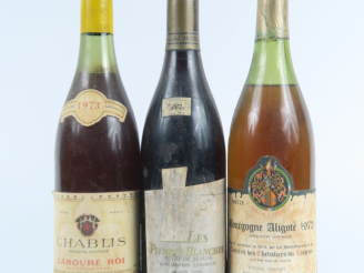Vente aux enchères 3 BOUTEILLES : 1 CHABLIS LABOURÉ ROI 1973 - 1 BOURGOGNE ALIGOTÉ TASTEV