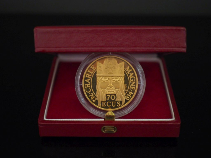 Pièce de monnaie de 500 Francs or 920, ou 70 Ecus Charlemagne, 1990.  