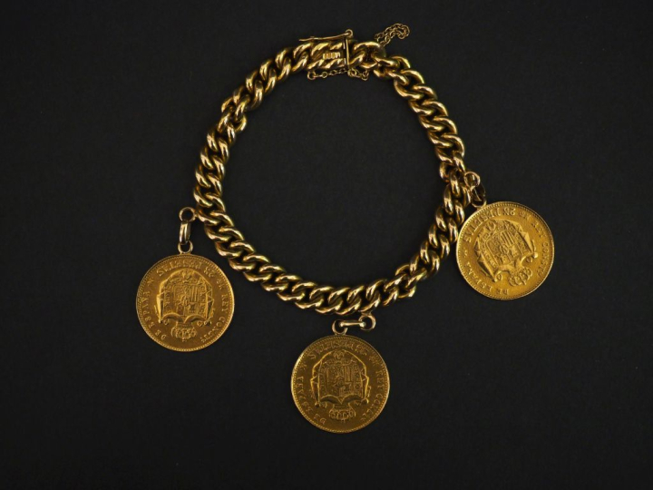 Bracelet souple en or jaune 750, maille gourmette, agrémenté de trois 
