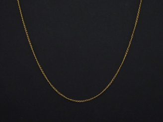Vente aux enchères Chaine en or jaune 750. Long. 62 cm Poids. 2,70 g (fermoir abîmé)   