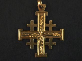 Vente aux enchères Pendentif en forme de croix de Jérusalem en or jaune 750, à décor grav