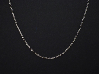 Vente aux enchères Chaine en or blanc 750, maille forçat.  Long. 40,5 cm Poids. 1,36 g   