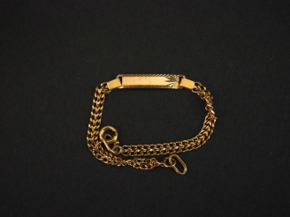 Vente aux enchères Bracelet de naissance en or jaune 750, maille plate tressée. Long. 13,