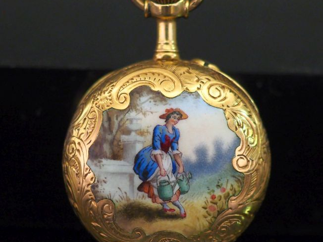 Petite montre de col Napoléon III de style Louis XVI en or jaune 750. 
