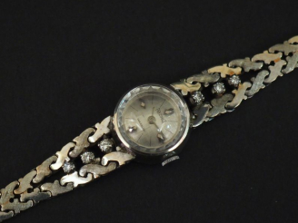 Vente aux enchères PREGIMAX Montre bracelet de dame, boitier et bracelet en or blanc 750.