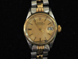 Vente aux enchères ROLEX, Oyster Perpetual Date Montre bracelet en acier. Cadran à index 