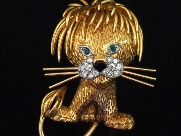 VAN CLEEF   ARPELS Broche en or jaune 750 et platine "Lion ébourrifé".