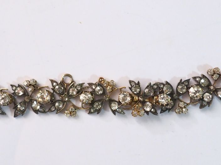 Cinq éléments de bracelet en argent et vermeil, sertis de diamants tai