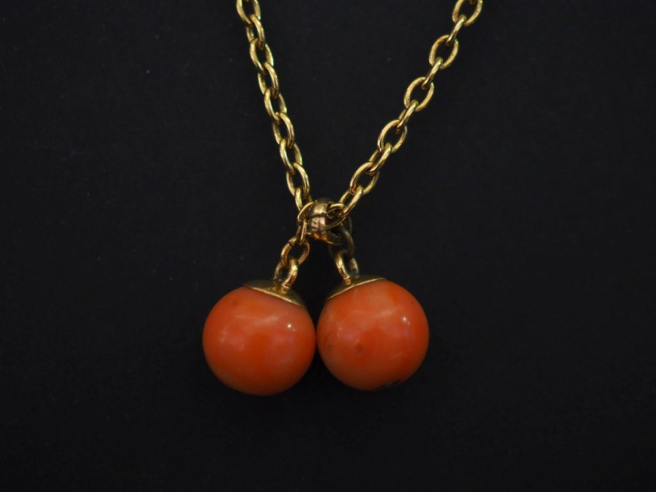 Chaine en or jaune 750, maille forçat, et un pendentif en or jaune 750