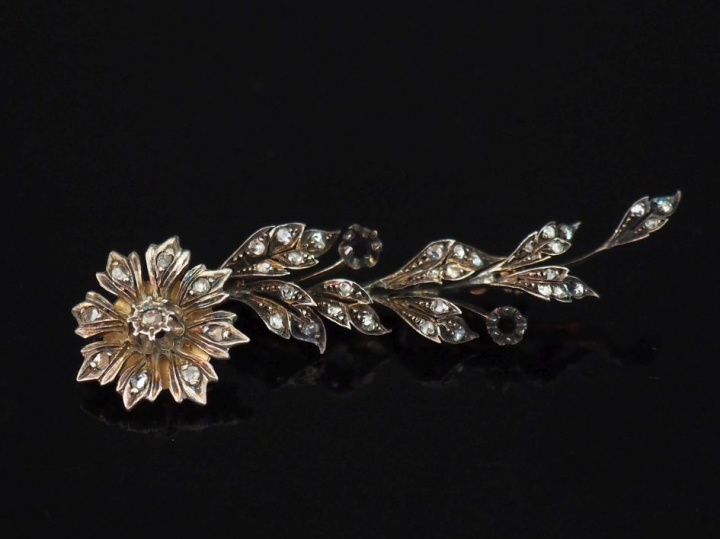 Ensemble comprenant deux éléments de bijoux en argent et vermeil, sert