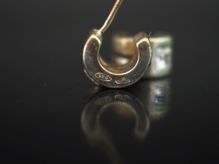 Paire de demi créoles en argent 925, serties d'une pierre à l'imitatio