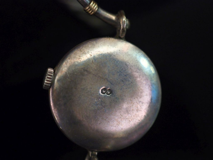 Ensemble comprenant :  - un bracelet jonc torsadé en argent 900. Diam.