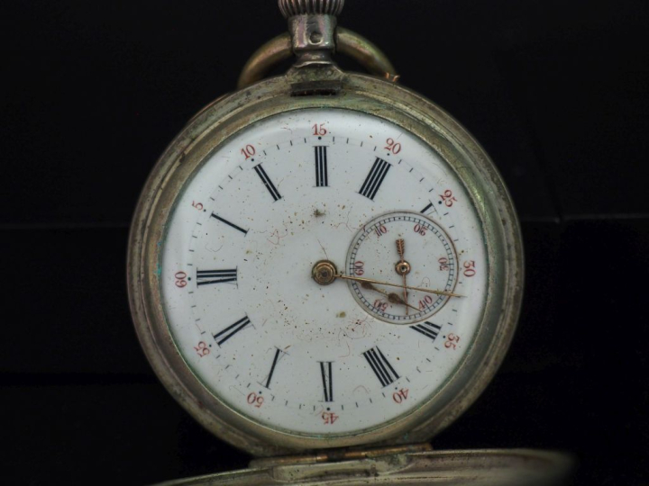 LEROY   Fils Ensemble comprenant :  - une montre savonnette aveugle en