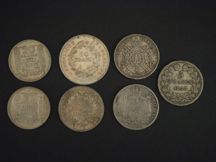 Ensemble comprrenant :  - une pièce de 50 Francs en argent, 1977.  - d