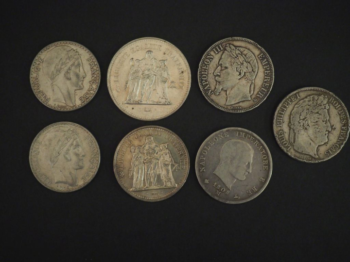 Ensemble comprrenant :  - une pièce de 50 Francs en argent, 1977.  - d