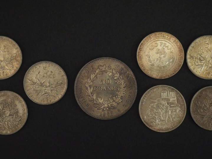 Ensemble comprenant :  - une pièce de 100 Francs argent, 1994 - une pi