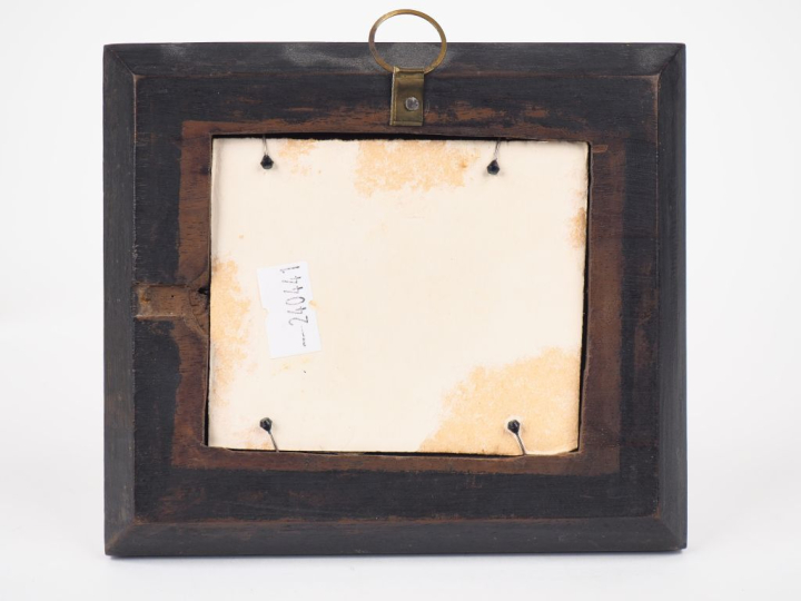 Plaque Napoléon III en micromosaïque figurant un chien. Diam. 5 x 4 cm