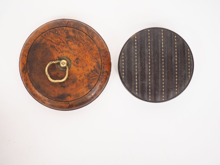 Lanterne de voyage ou luminion XIXème dans son étui en bois de charme.