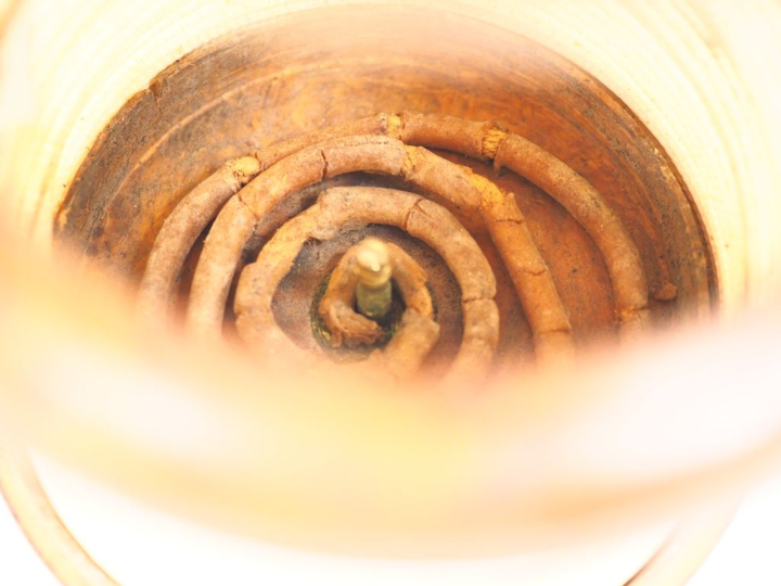 Lanterne de voyage ou luminion XIXème dans son étui en bois de charme.