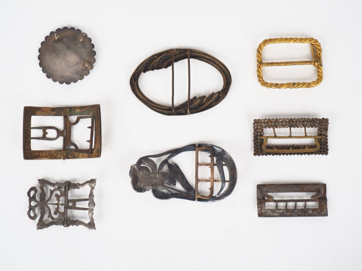 8 différentes boucles de ceintures XIXème ou 1900 en métal argenté ou 