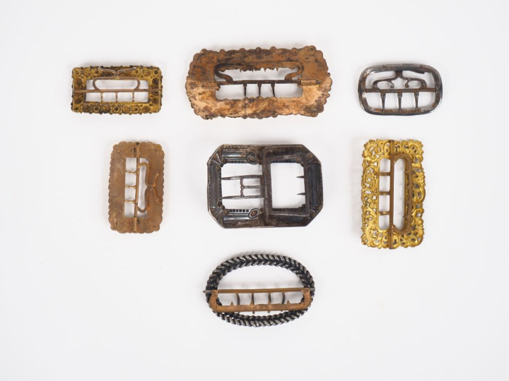 7 différentes boucles de ceintures fin XIXème début XXème en métal dor