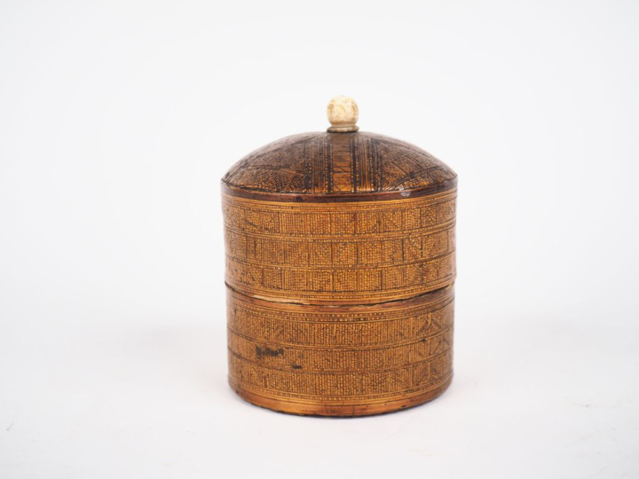 Boîte couverte cylindrique fin XVIIIème - début XIXème en marqueterie 