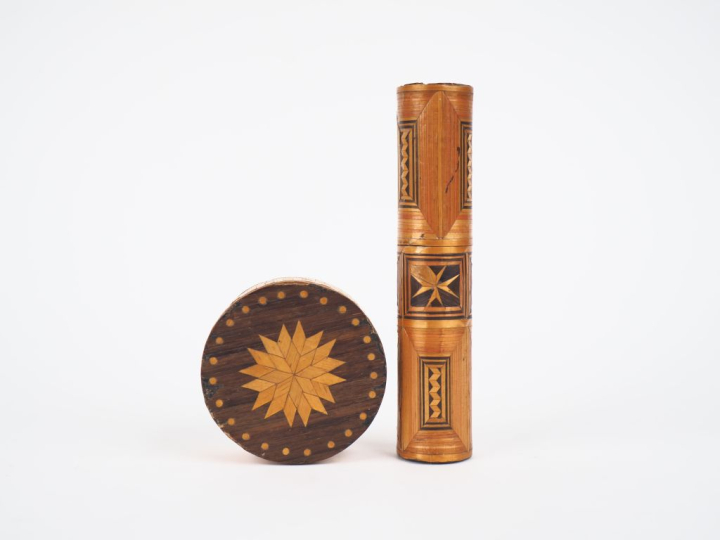 Etui à message XIXème en marqueterie de paille à décor polychrome de m