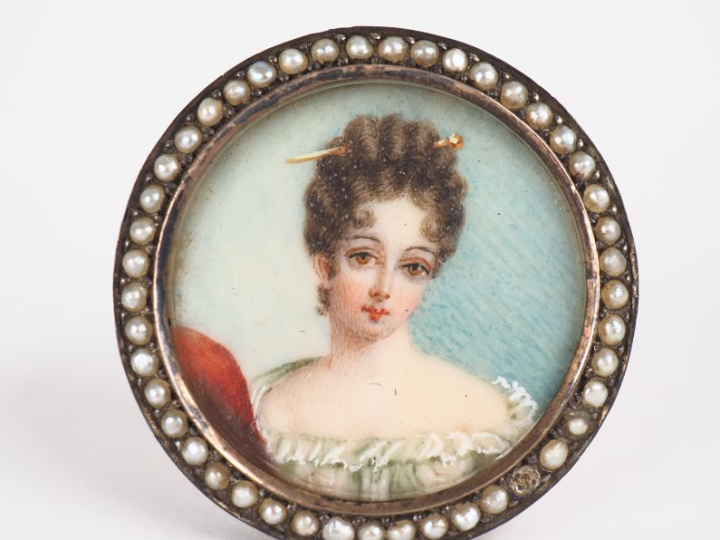 Broche Napoléon III en vermeil ornée en son centre d'une miniature, "p