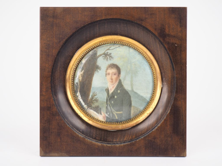 Miniature début XIXème, "portrait d'homme au jabot". Diam. 7 cm. (Fent