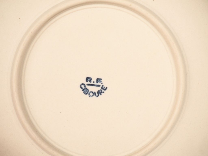 CIBOURE. Tasse et sous tasse en céramique polychrome. Signé "R.F Cibou