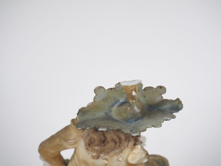 Sujet en porcelaine polychrome XIXème, "élégant du Directoire". H. 24 