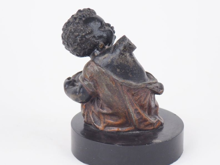 Sujet XIXème en plomb polychrome, "jeune nubien" sur un socle en bois 