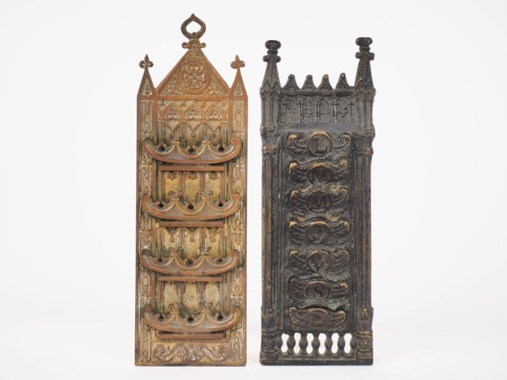 2 différents porte-messages Napoléon III de style néogothique en bronz