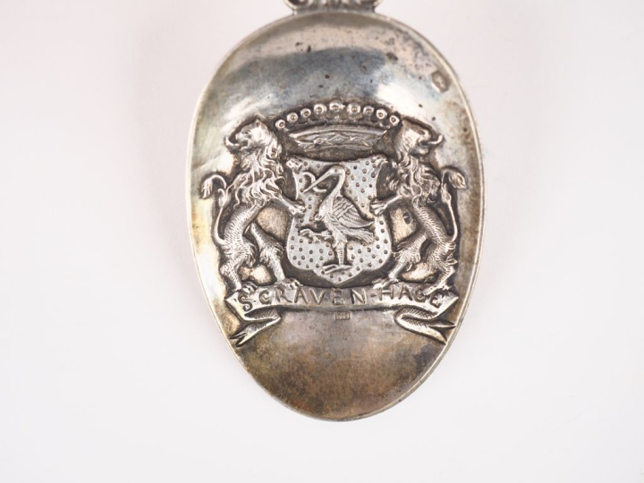 Cuillère hollandaise en argent 800 millièmes à décor d'armoiries et de