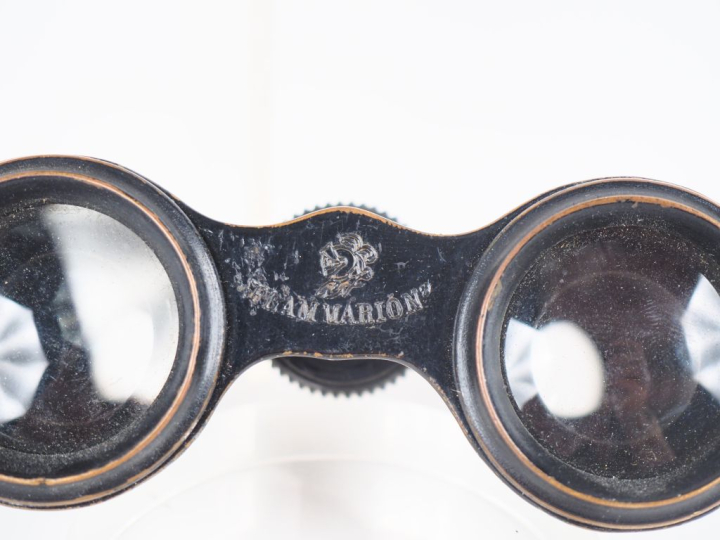 2 différentes paires de jumelles de théâtre XIXème, l'une en nacre, l'