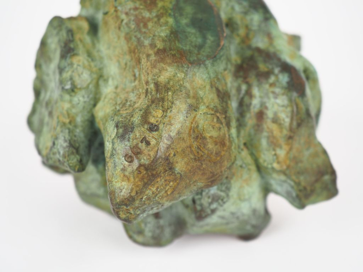 Anita TULLIO. "Sphère". Sujet en bronze double patine, monogrammé. H. 