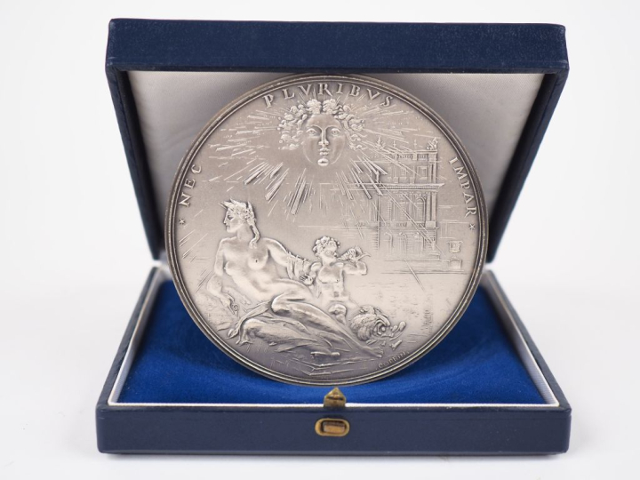 CORBIN. Médaille de la ville Versailles en bronze argenté. Signée. Dia