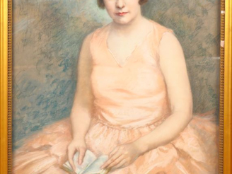 Vente aux enchères Marguerite LOUBAT.  "portrait de jeune fille" Grand pastel, signé en h