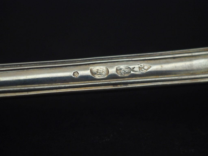 Cuillère à ragoût fin XVIIIème - début XIXème en argent 950, poinçon a