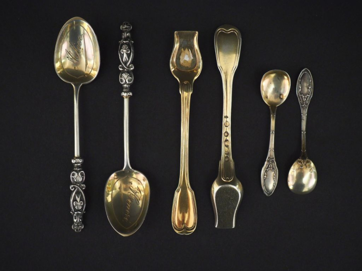 Ensemble comprenant : - une pelle à sel en vermeil, poinçon au Coq, mo