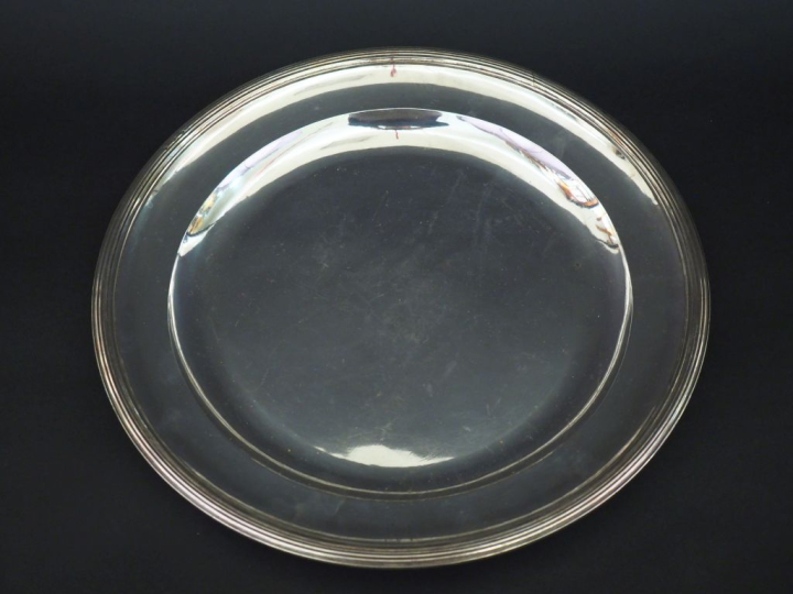 Grand plat rond début XIXème en argent 950, poinçon au 2ème Coq, modèl