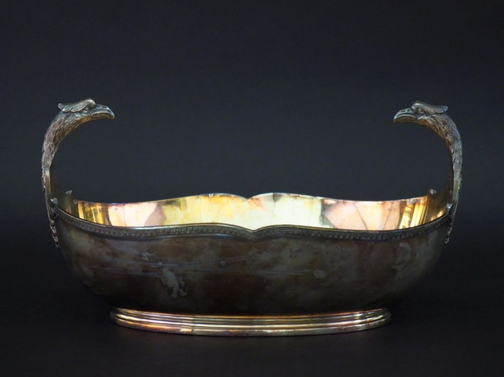 Corbeille de style Empire en métal argenté et doré, à décor de têtes d