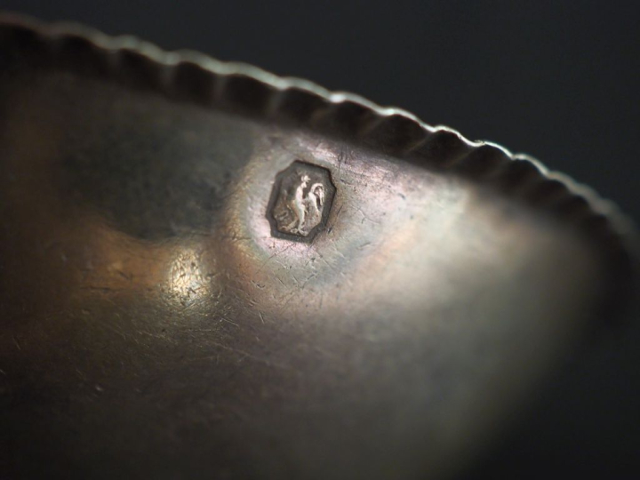 Ensemble comprenant trois éléments de louche à punch, deux poinçon au 