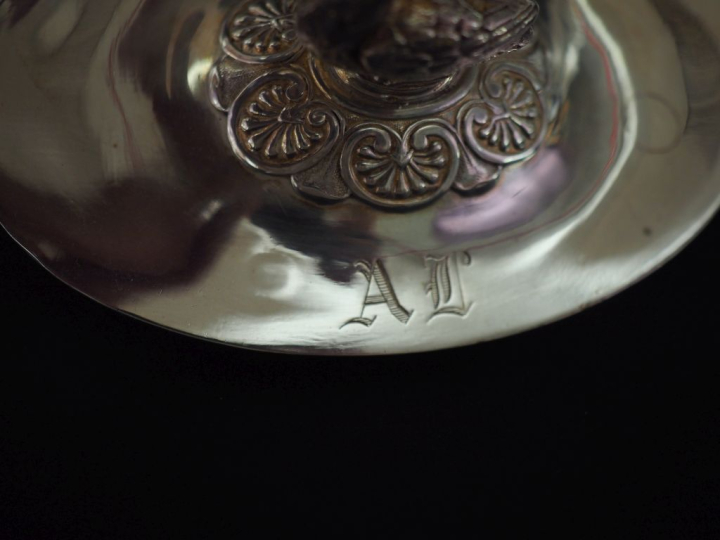 Théière sur piédouche Restauration en argent 950, poinçon Vieillard, à