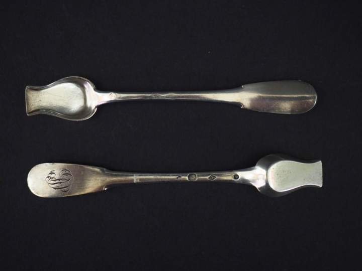 Paire de pelles à sel Restauration en argent 950, poinçon Vieillard.  