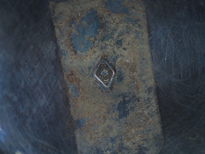 Ensemble comprenant :  - une timbale de forme évasée Restauration en a