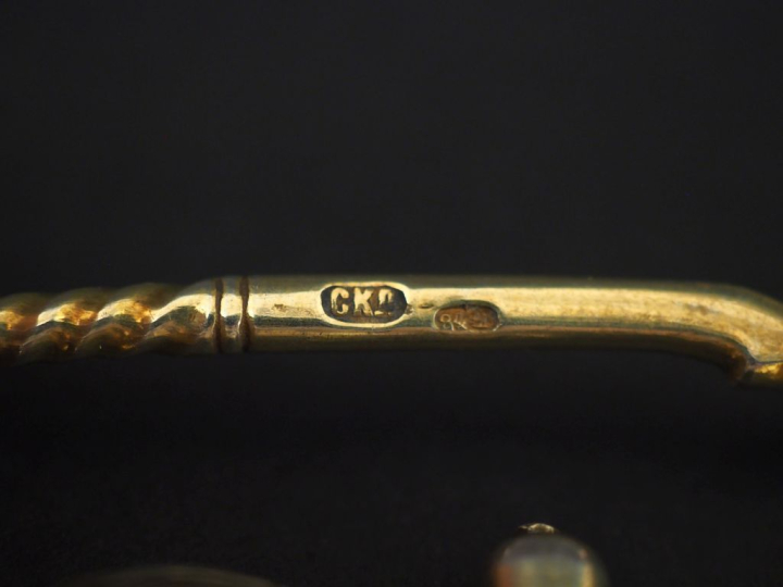 Suite de six cuillères en argent doré russe, à décor gravé au revers d