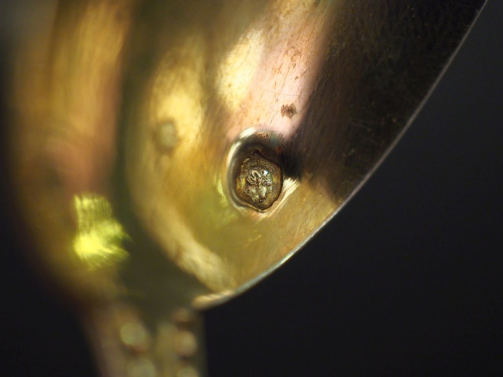 Suite de six cuillères à thé en vermeil 925, poinçon Minerve, à décor 